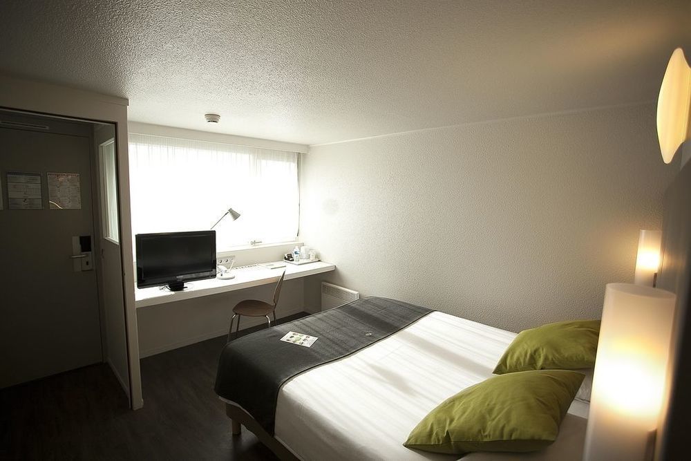 Campanile Pontarlier Hotel Room photo